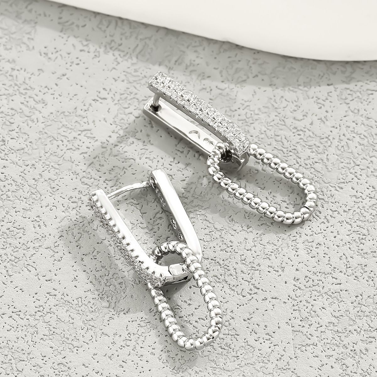 Fashionable OL Sweet Cool Spicy Girl Style Earrings for Women Simple Inlaid Zircon Versatile Earnail U-shaped Splicing_ipsvogv.com