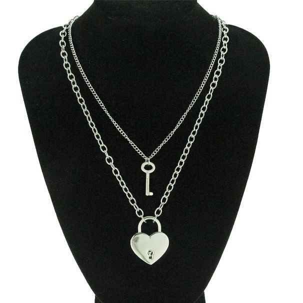 2020 Creative New Set Necklace Smooth Peach Heart Key Lock Bone Chain Decorative Pendant_ipsvogv.com