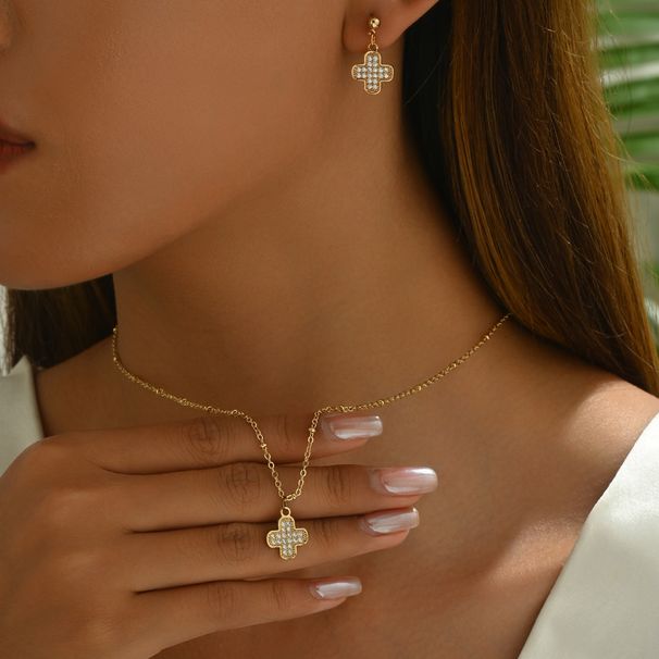 Fashionable and minimalist Korean version women's inlaid zircon necklace earring set with personalized clover design_ipsvogv.com