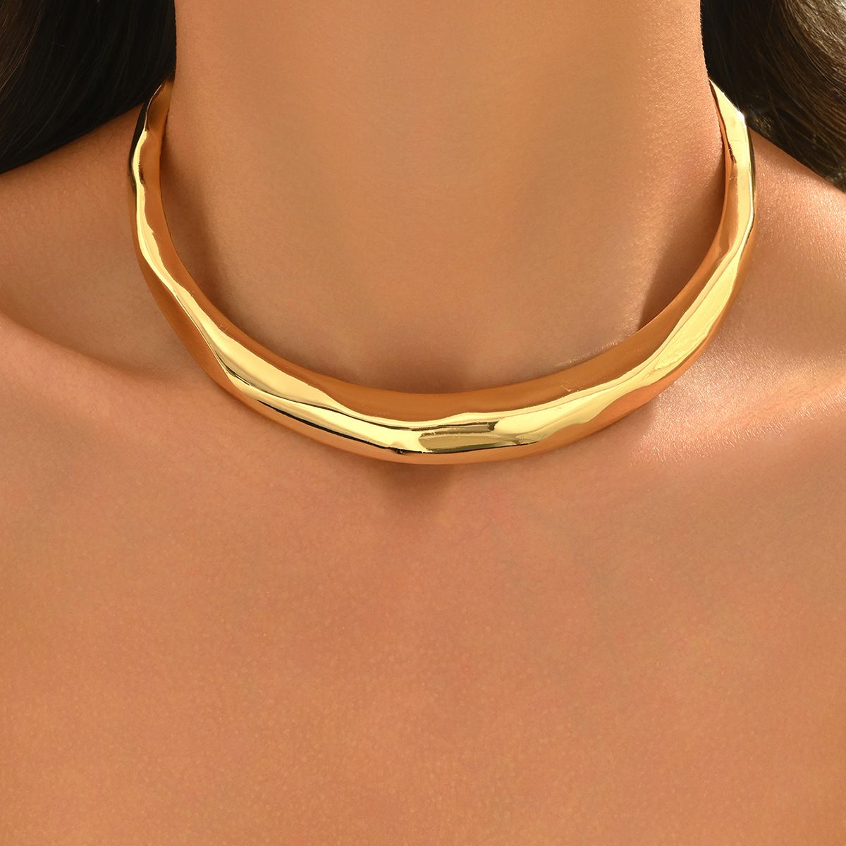 Ins light luxury style necklace with exaggerated female personality, geometric wave design collar, high-end and_ipsvogv.com