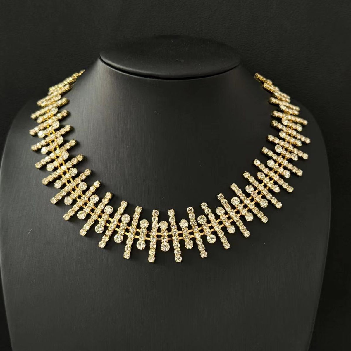 Fashion light luxury full diamond short necklace female hip hop flash diamond claw chain thorn collar_ipsvogv.com