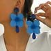 Personalized women's fashionable and niche flower resin design, hip-hop earrings, versatile earrings_ipsvogv.com