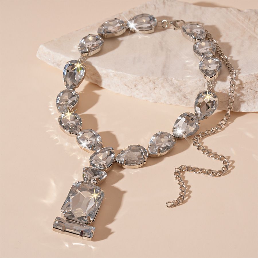 Light luxury style diamond-encrusted water drop square necklace exaggerated niche temperament high-grade collarbone necklace_ipsvogv.com