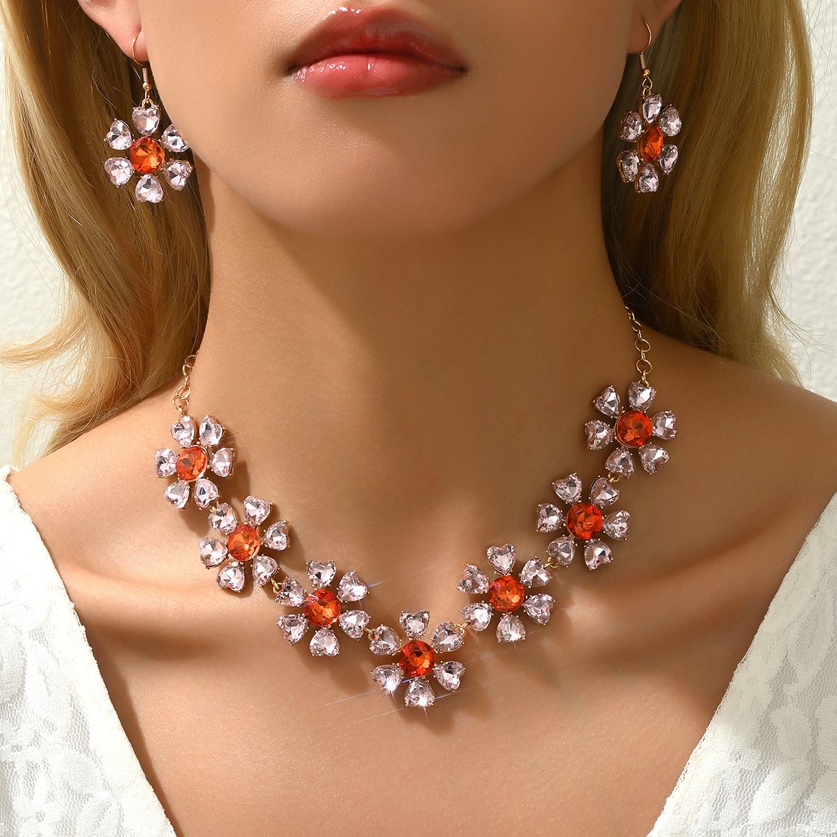 Fashionable OL necklace with simple inlaid zircon peach heart collarbone chain ins temperament and earrings_ipsvogv.com