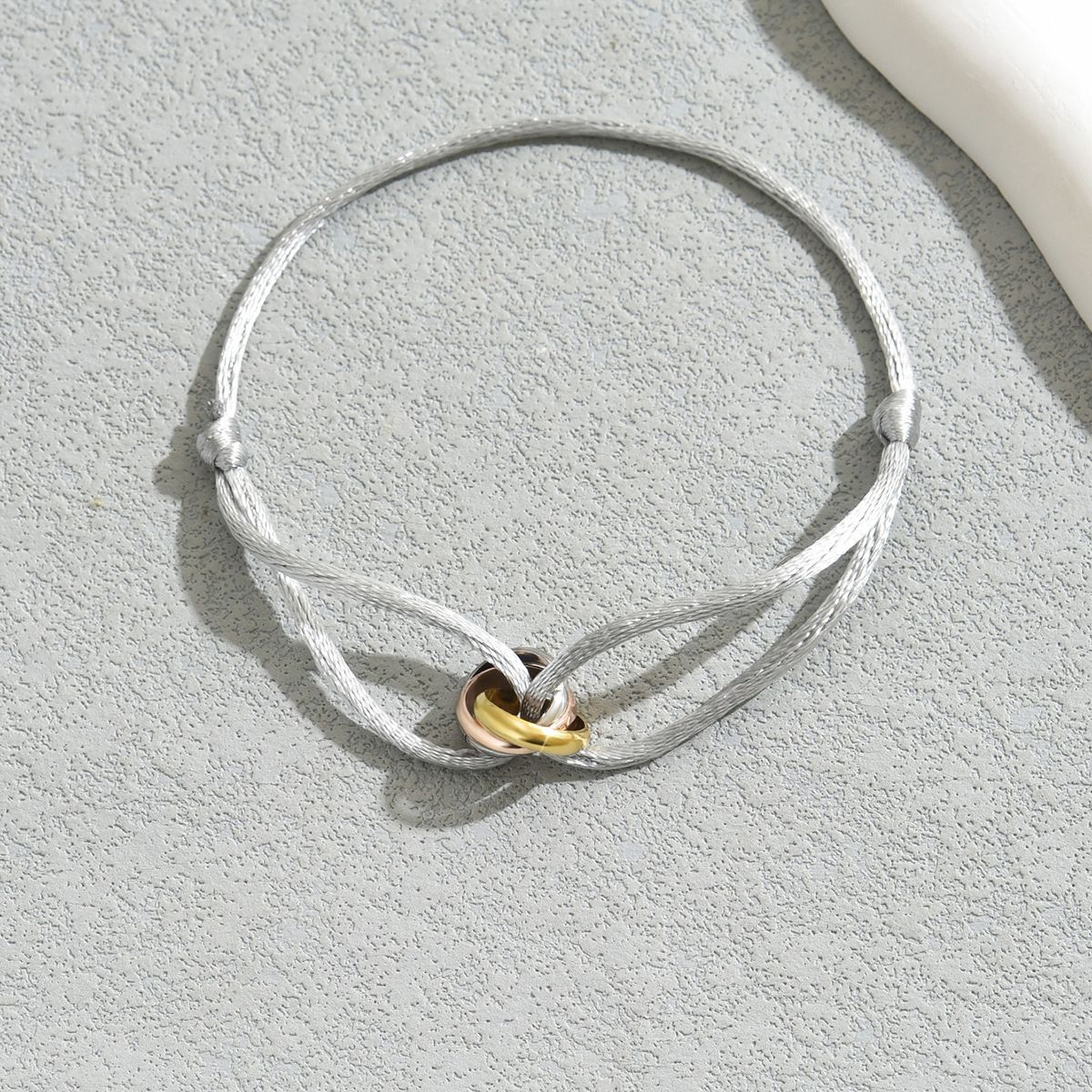 Minimalist geometric style women's personalized cross adjustable design, small bracelet with a unique and high-end feel_ipsvogv.com