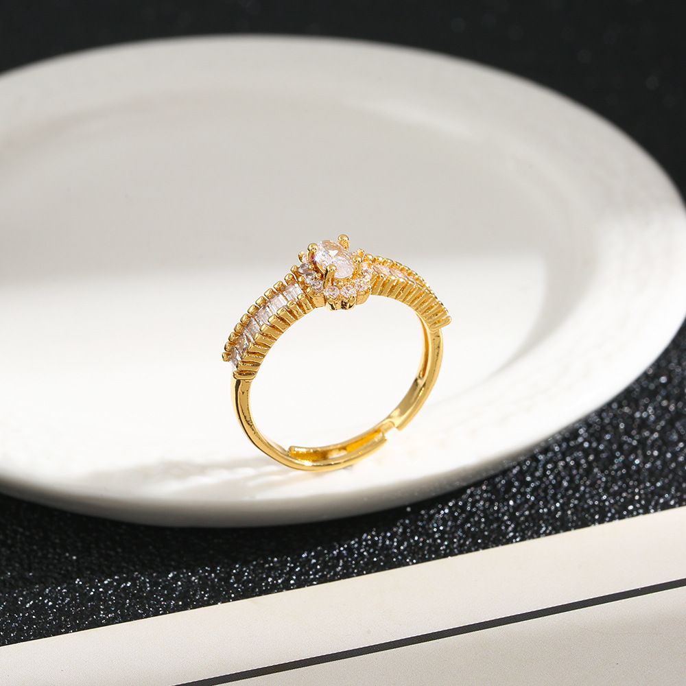 Fashionable and Luxury Ring for Women's INS. Cool and Elegant Design, Superb and Exquisite Diamond Small Sunflower Ring_ipsvogv.com