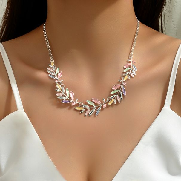 New colored leaf design necklace, women's personalized alloy pendant, long chain necklace accessory_ipsvogv.com