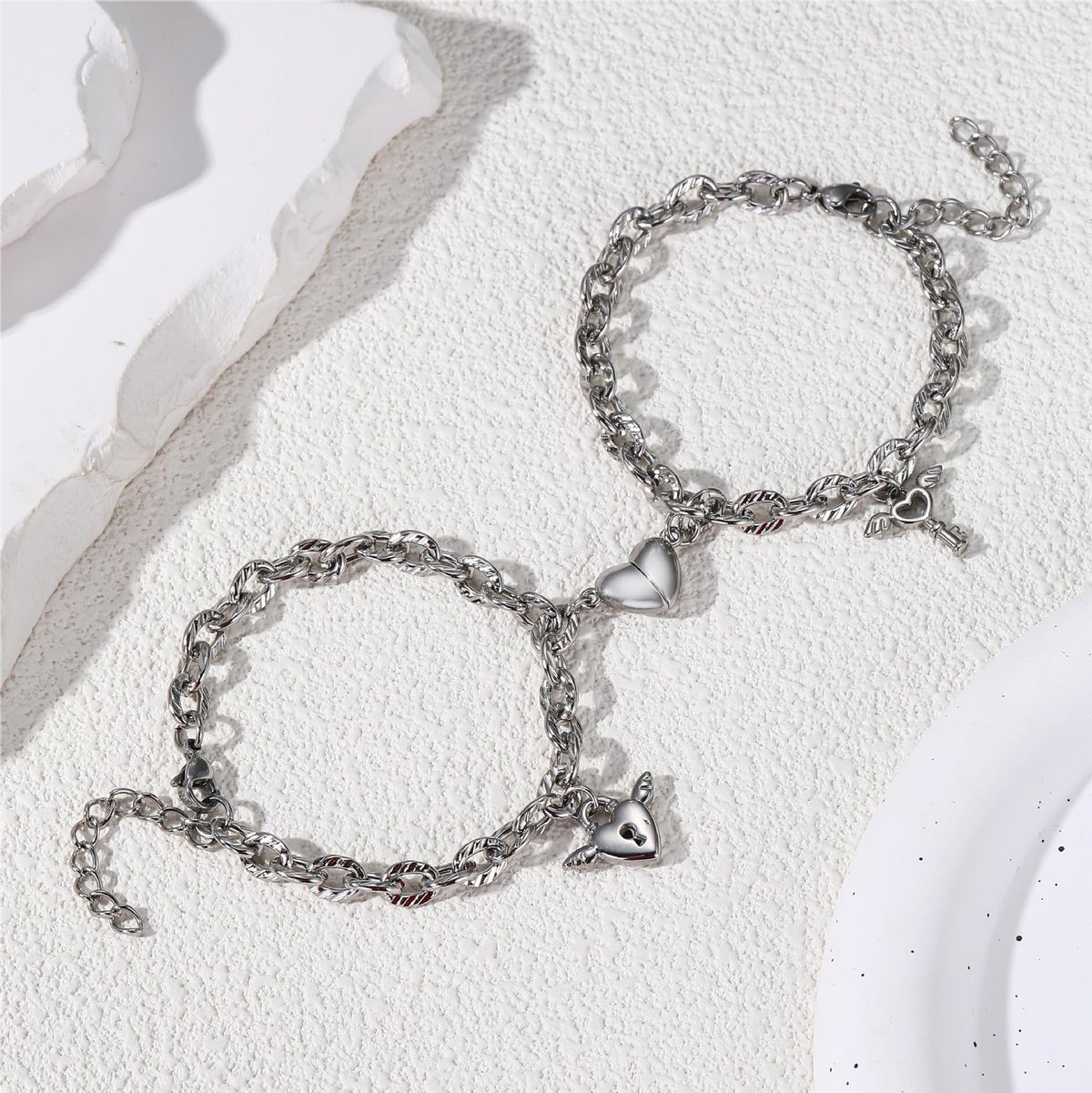 Love Lock Attraction Couple Titanium Steel Bracelet A Pair Of Simple And Fashionable Heart Shaped Lock Key Men And Women Girlfriends Bracelet Jewelry_ipsvogv.com