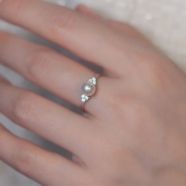 Denise 'Angel' Adjustable Light Bulb Fashionable Artificial Pearl Ring Gift, Small And Fresh Temperament_ipsvogv.com