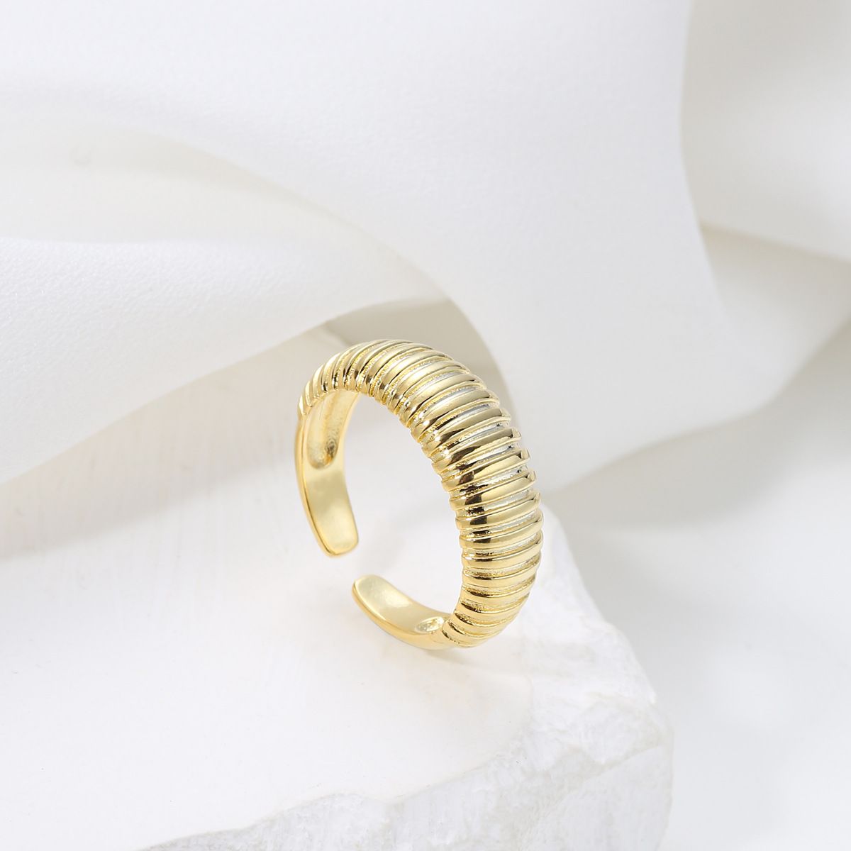 Unisex Version Of High Grade Ring Personality Wave Pattern Retro Simple Ring Fashion Opening Adjustable Ring_ipsvogv.com
