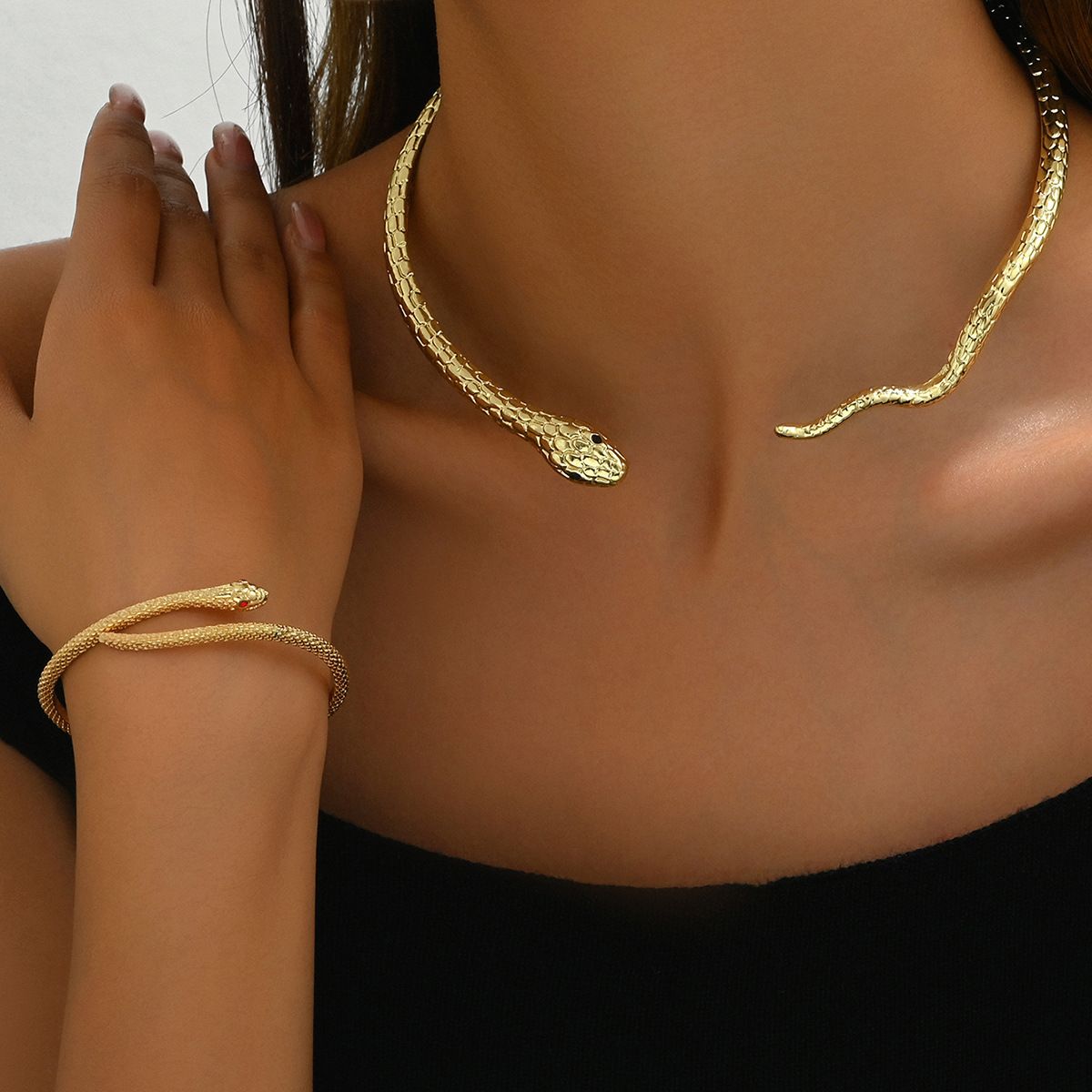 Minimalist women's necklace bracelet set with personalized snake and diamond inlay design, alloy collar jewelry_ipsvogv.com