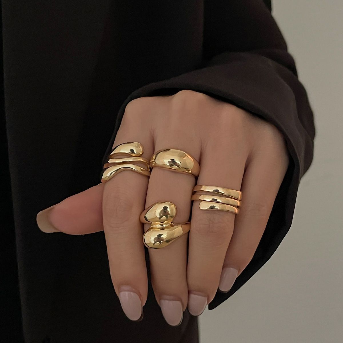 temperament Baroque large pearl ins stacking bracelets exaggerated irregular winding hug hand jewelry_ipsvogv.com