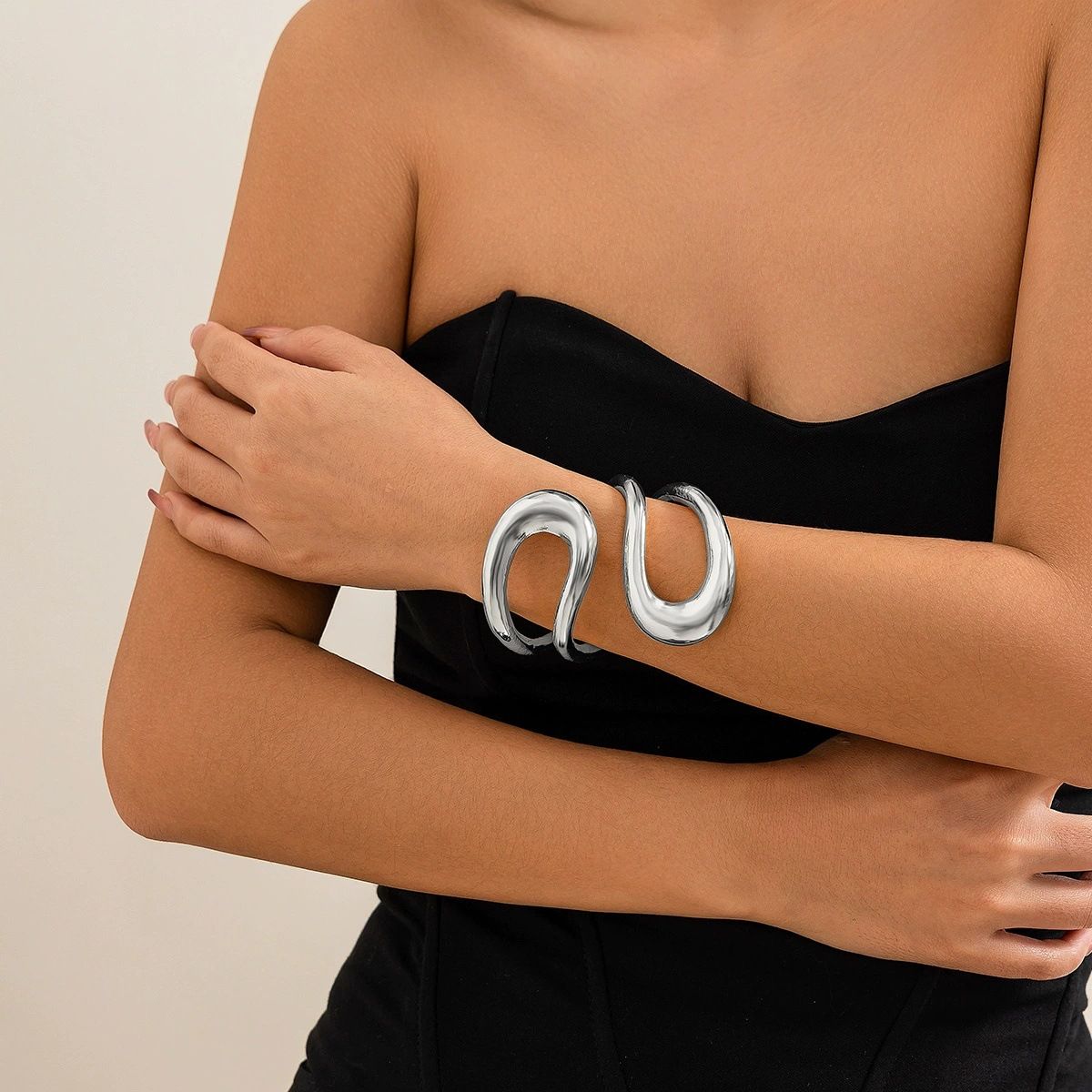 Fashion Exaggerated Irregular Geometric Double Layer Leaf Wide Bracelet For Women_ipsvogv.com