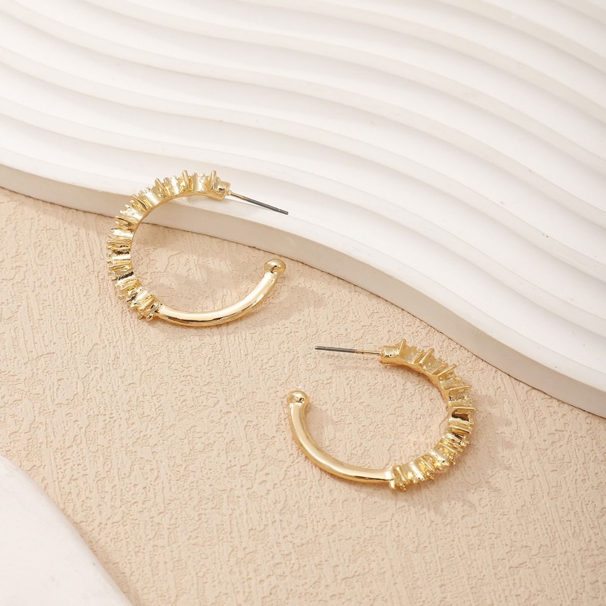Ins High-End Sense C-Shaped Niche Design French Exquisite Inlaid With Colored Diamonds Zircon Alloy Earrings_ipsvogv.com
