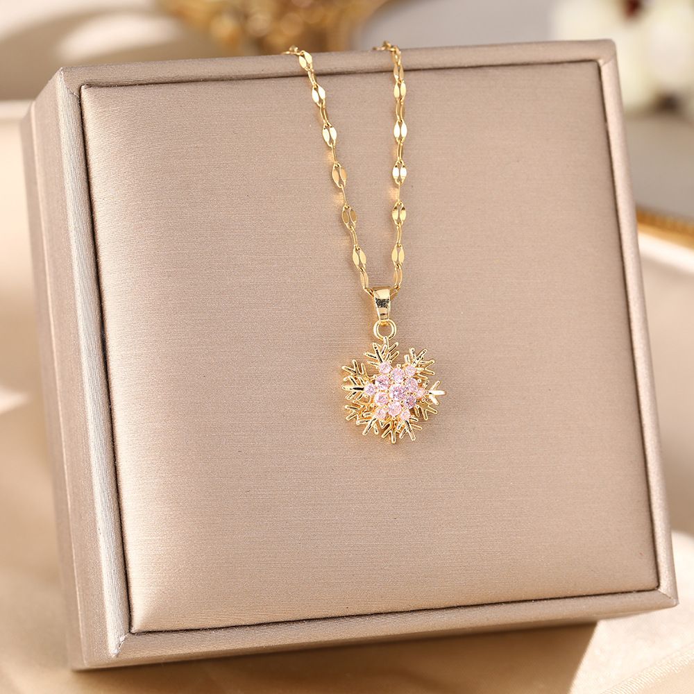 Double Layered Rotating Green Zirconium Snowflake Necklace For Women, Versatile High-end, With A Collarbone That Is_ipsvogv.com