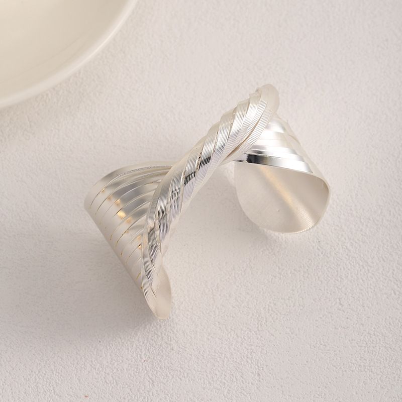 2023 Summer New Style Personality Alloy Bracelet Hip-Hop Wristband Women's Fashion Exaggerated Trendy Metallic Feel_ipsvogv.com