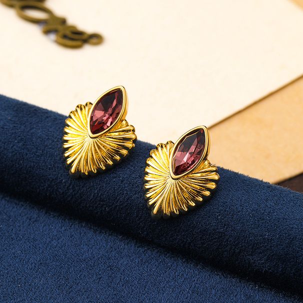 Vintage fan-shaped texture heavy industry with a high-end feel, light luxury, niche temperament, silver needle earrings_ipsvogv.com