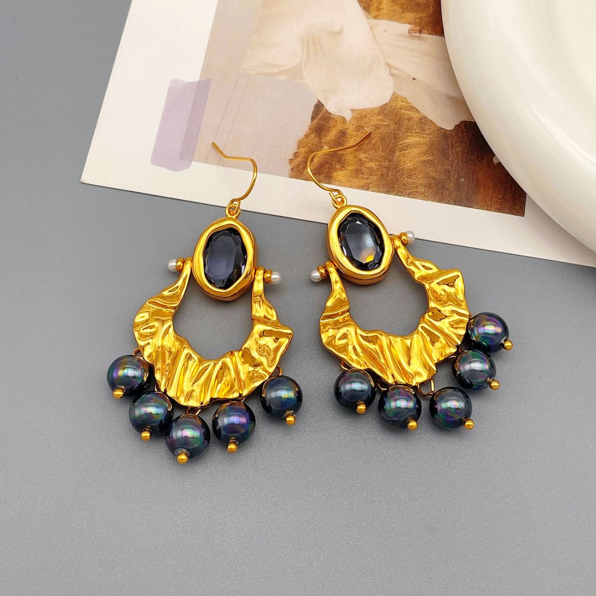 French exaggerated irregular pleated pearl tassel with a temperament personalized design sense, fashionable and earrings_ipsvogv.com