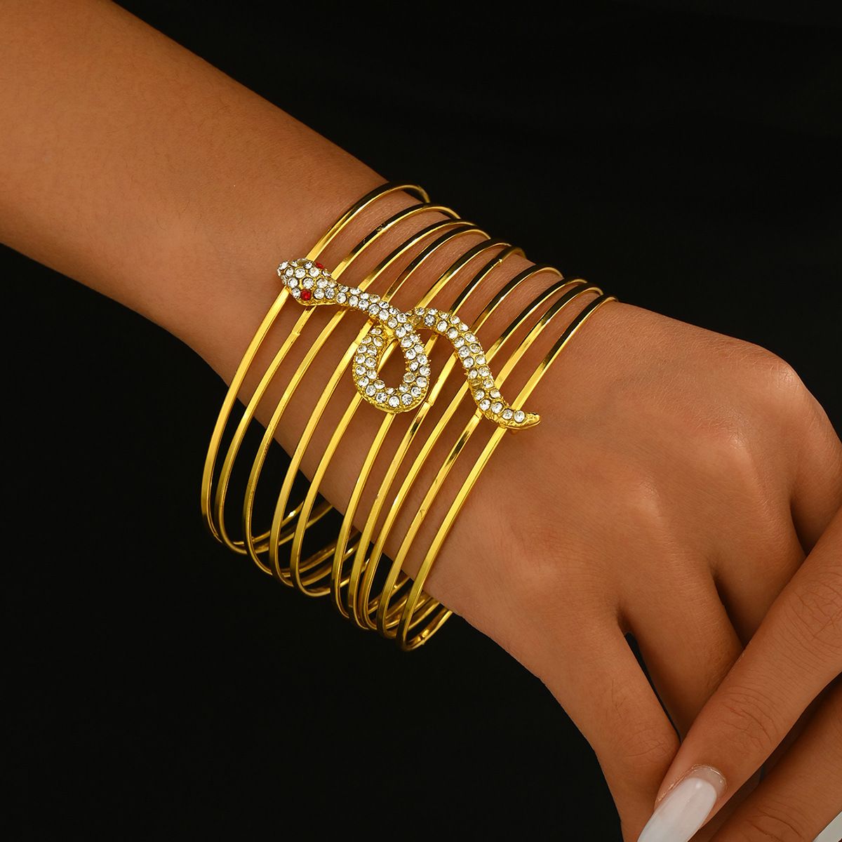 Ladies' hip-hop style multi-layer design wristband, niche spirit snake inlaid with diamonds, high-end feel versatile_ipsvogv.com