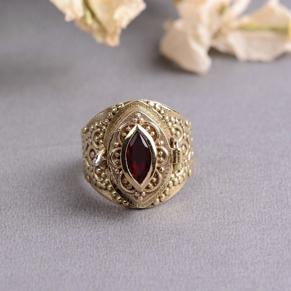 Sanjie Horse Eye Flip Ring For Men's Engagement Gift Handicrafts_ipsvogv.com
