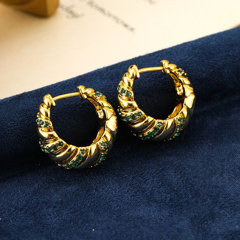 Light luxury temperament circle personality element circle, high-end feeling, green zirconium earrings, fashionable_ipsvogv.com