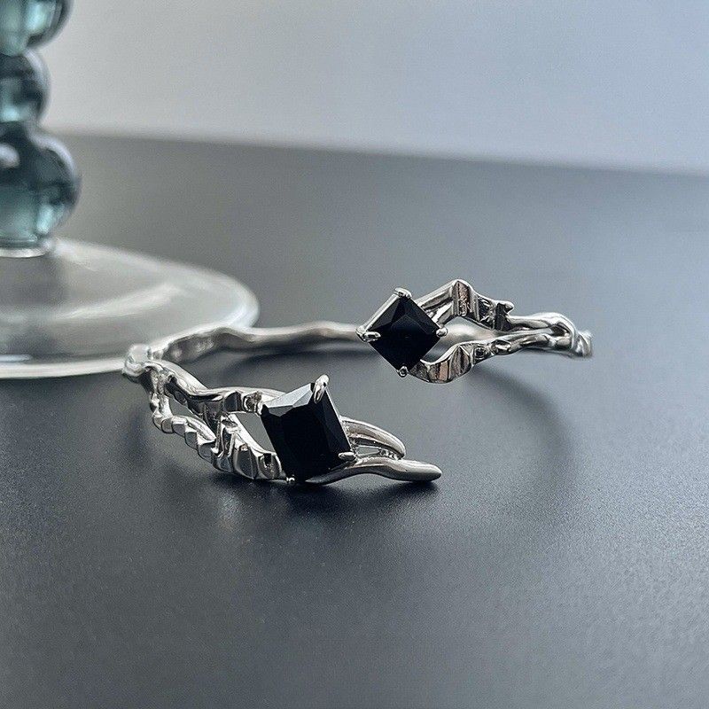 Korean Style Twill Inlaid Black Diamond Minimalist High-end Niche Design Irregular Hollow Men's Hip-hop Bracelet_ipsvogv.com