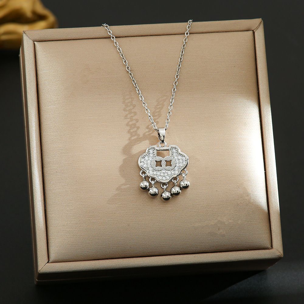 The Same Chinese Style Long-life Lock Pendant Titanium Steel Necklace For Women Is Versatile And Small In Design._ipsvogv.com