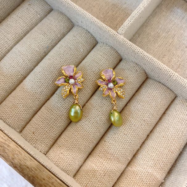 Women's Jewelry Natural Pearl Earrings Retro Flower Medieval Niche Design Earrings Temperament Earrings_ipsvogv.com