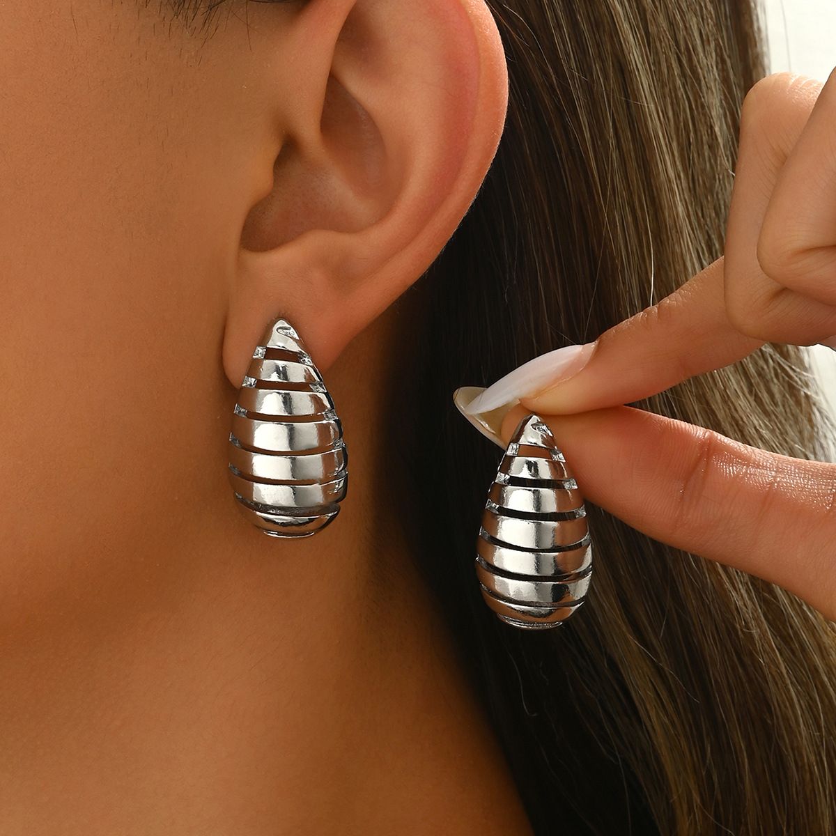 Ladies' Wind Geometric Water Drop Personalized, Small, High End Design with Hollow Out and Versatile Earrings_ipsvogv.com