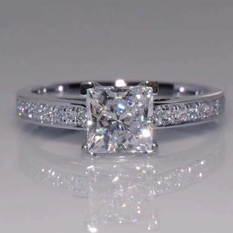 Princess Square Four Claw Moissanite Ring Square 1 Carat Diamond Ring Simple Proposal Wedding Female Ring_ipsvogv.com