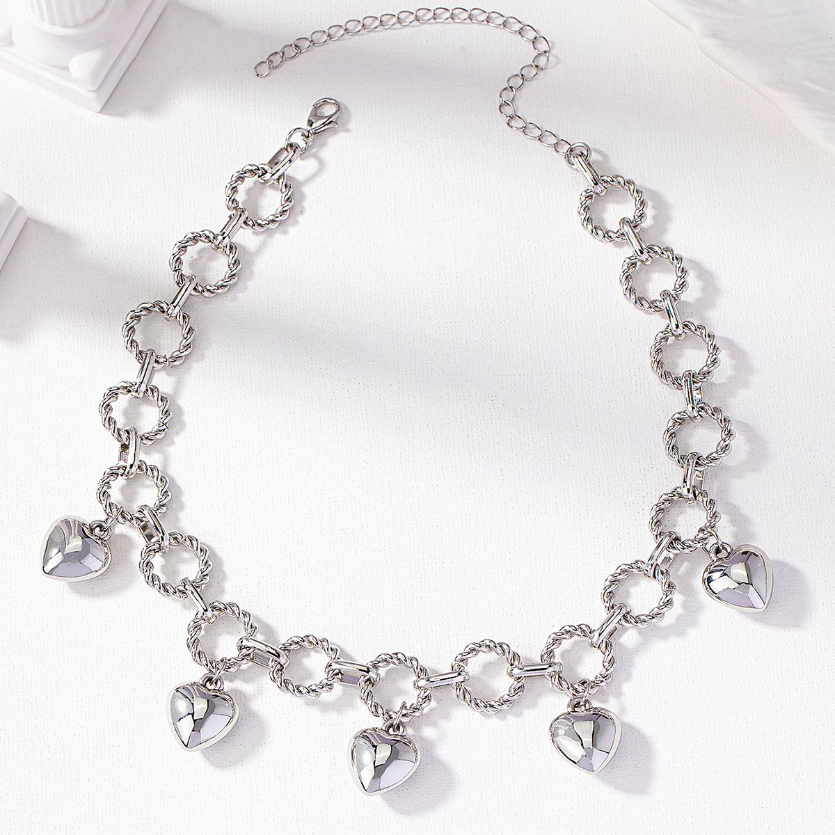 Qingdao Daiwei Jewelry 1 Simple Silver Heart Shaped Decorative Necklace Collar For Women_ipsvogv.com