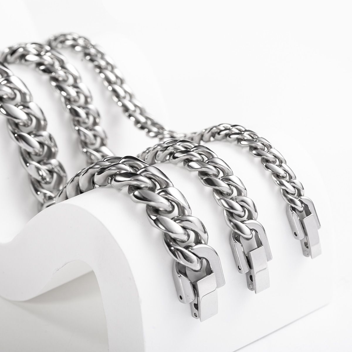 Hot Selling Fashion Titanium Steel Bracelet Cuban Round Polished Handmade Fancy Chain Trendy Simple Couple Style_ipsvogv.com