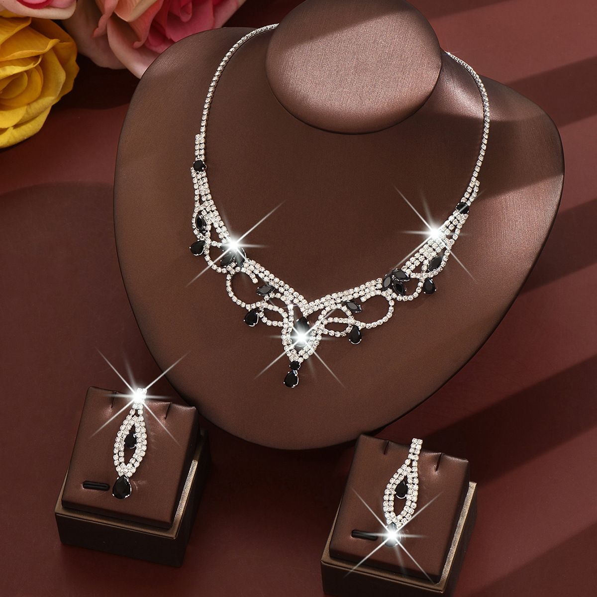 Women’s Jewelry Set Fashion Rhinestone Clavicle Necklace Evening Dress Accessories Exquisite Claw Chain Necklace Earrings Set Two Piece Set For Women_ipsvogv.com