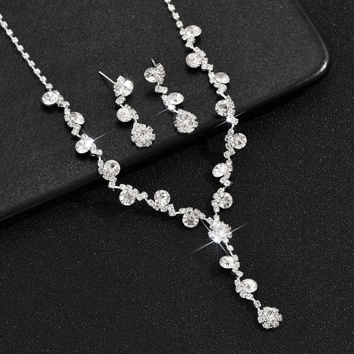 Pinduoduo Hot Selling Claw Necklace Earrings Bracelet Three-Piece Set Rhinestone Collarbone Chain Evening Dress_ipsvogv.com