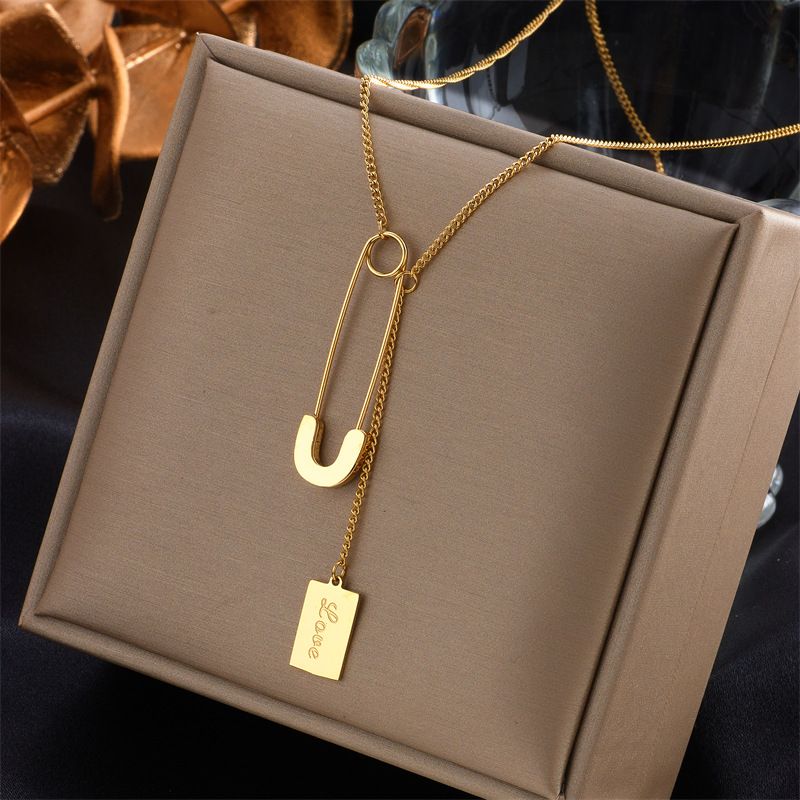 European and American fashion niche design metal chain square tag pin pendant simple and versatile cold style necklace_ipsvogv.com