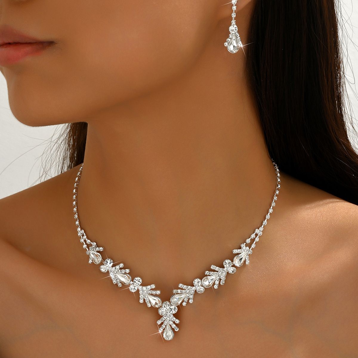 Trendy Jewelry Exquisite Crystal Rhinestone Necklace Earrings Dress Two-Piece Set_ipsvogv.com