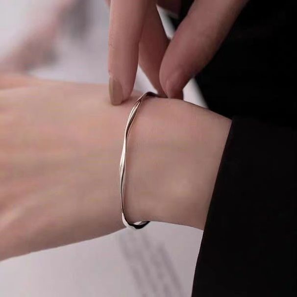 Summer Fashion Women's Light Luxury Style, Niche Design, Simple Versatile Bracelet, Give Away To Friends And Girlfriends_ipsvogv.com