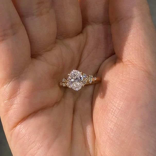 Pigeon Egg For Women, Delicate And Luxurious, With High Aesthetic Value. Gold Plated White Zircon Oval Index Finger Ring_ipsvogv.com