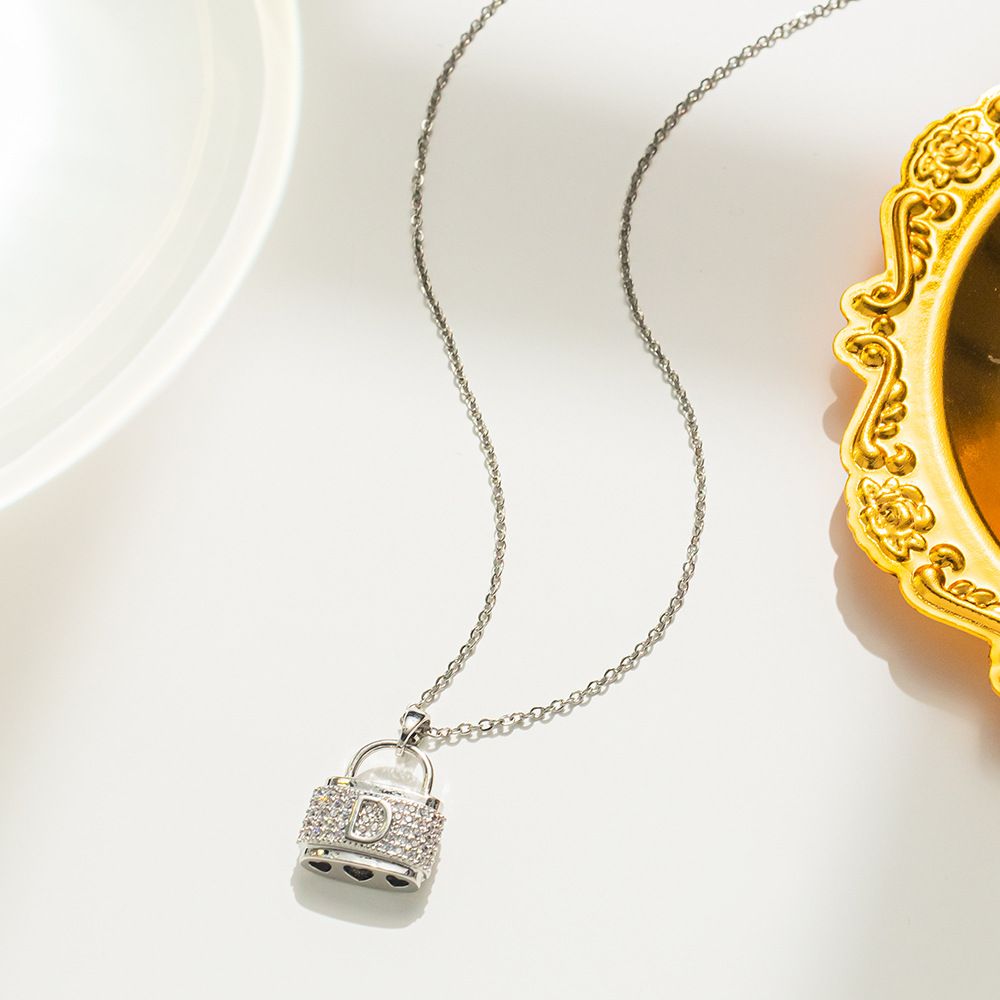 fashion D letter bag necklace female simple temperament micro-studded diamond handbag pendant titanium steel clavicle chain_ipsvogv.com