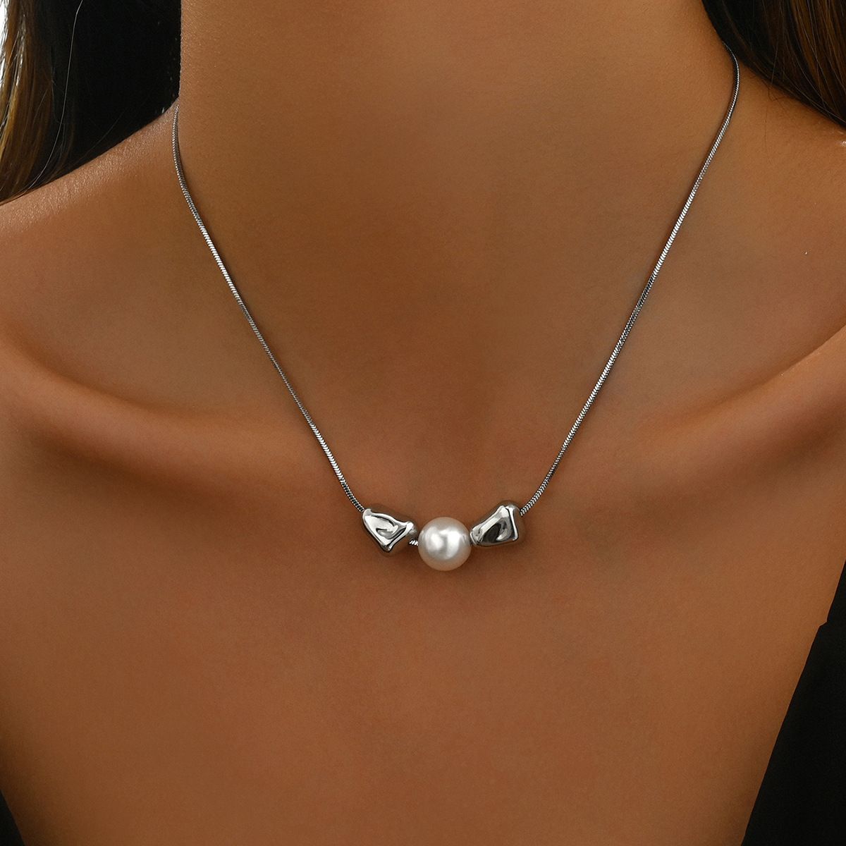 Geometric light luxur stle women's long necklace versatile string pearl pleated design niche collarbone chain_ipsvogv.com