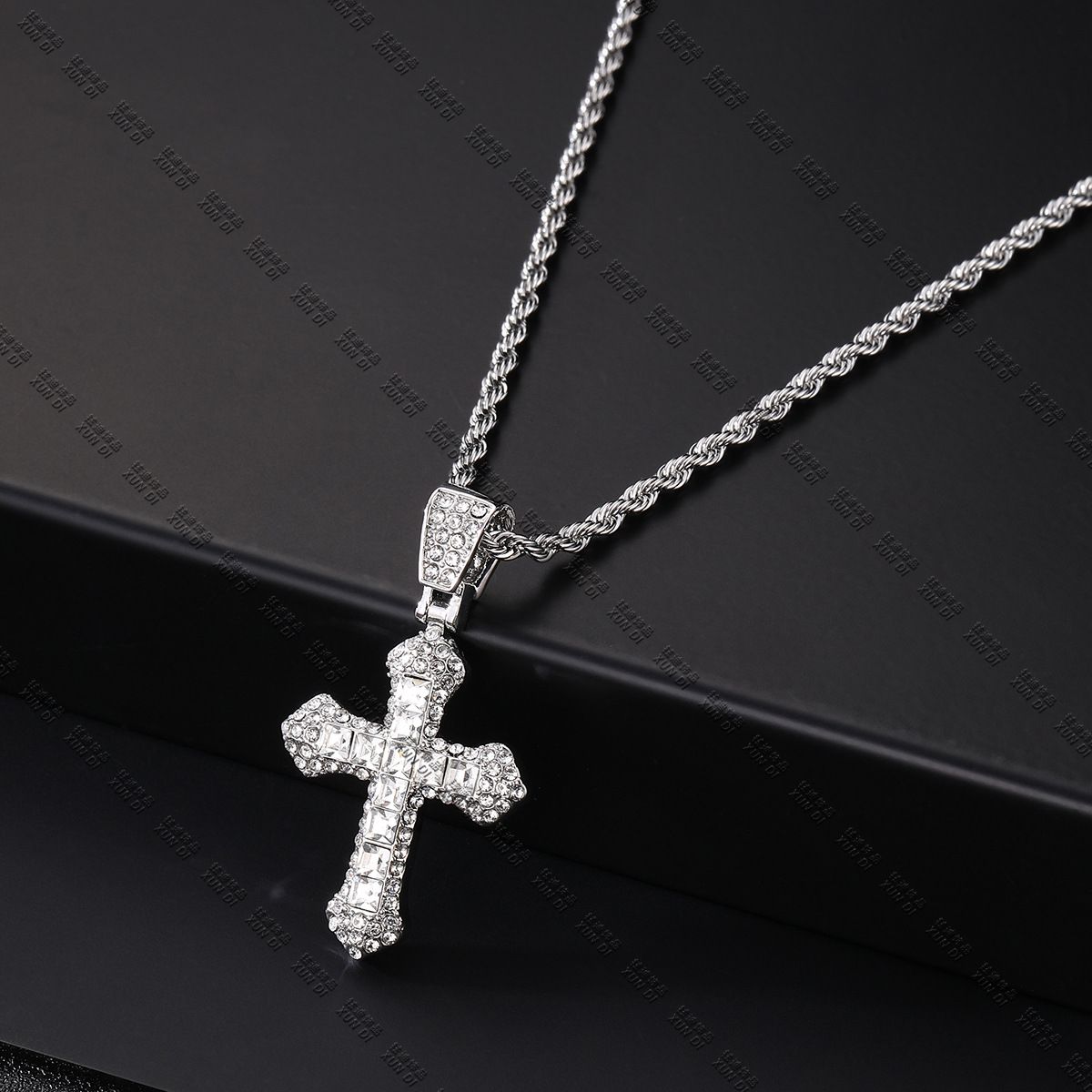 Hip hop Live New Versatile Diamond Cross Cuban Pendant Necklace_ipsvogv.com
