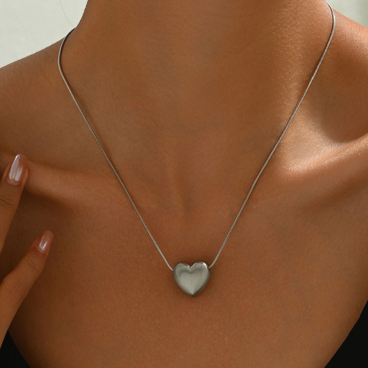 2024 Winter New Small Fragrant Women's Necklace with Geometric Love and Unique Shape Design, Clavicle Chain, Versatile_ipsvogv.com